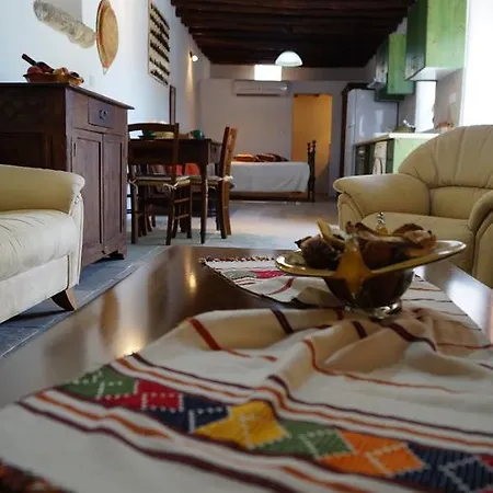 Makrinari Tis Pano Geitonias