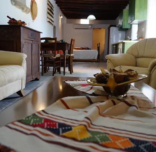 Makrinari Tis Pano Geitonias