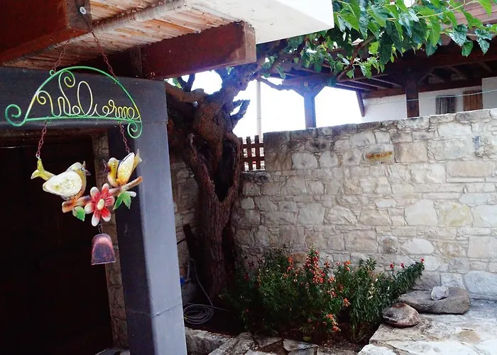 Makrinari Tis Pano Geitonias