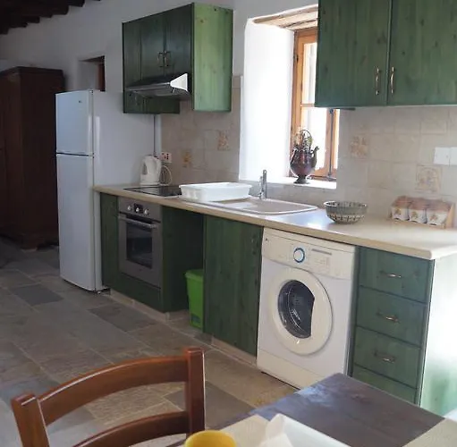 Makrinari Tis Pano Geitonias * Salamiou