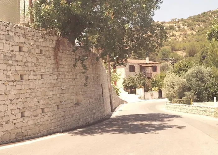 Makrinari Tis Pano Geitonias Salamiou