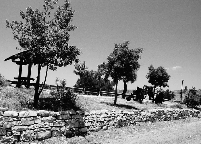 Makrinari Tis Pano Geitonias *